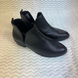 Universal Thread Booties - Brand New - Size 10